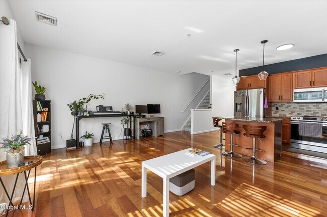 Building Photo - 401 Avalon Pl