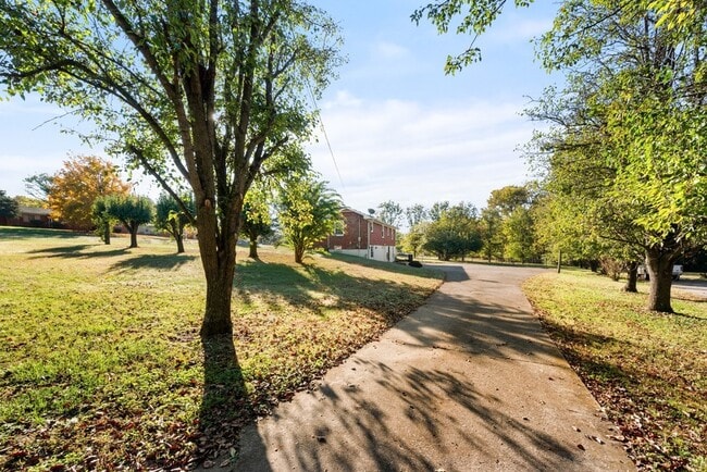 Building Photo - 4012 Oxbow Dr