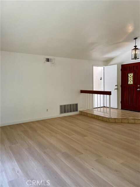 Building Photo - 1214 Vassar Ln