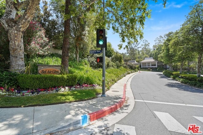 Building Photo - 10227 Autumn Leaf Cir