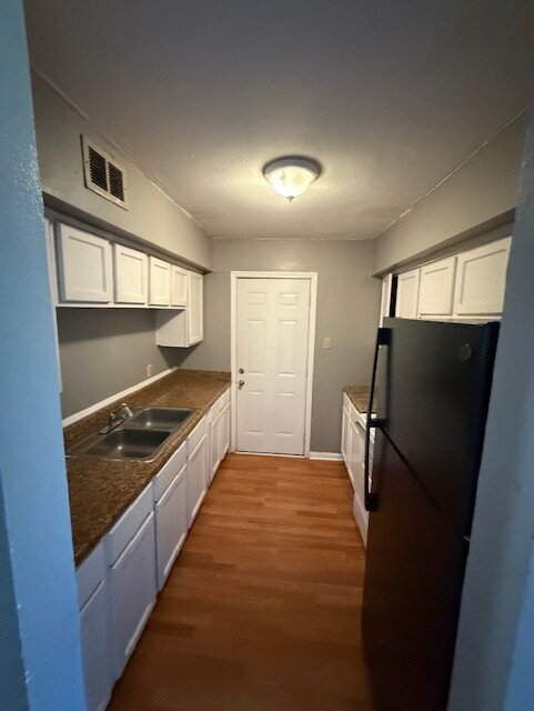 Building Photo - Charming 1-Bedroom Apartment with Water Included!