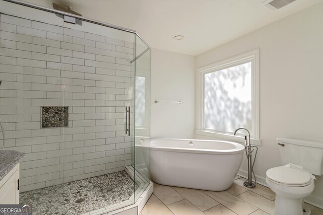 Building Photo - 2308 Defoors Ferry Rd NW