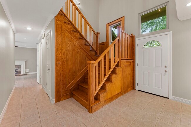 Building Photo - 27 W Stony Bridge Ct