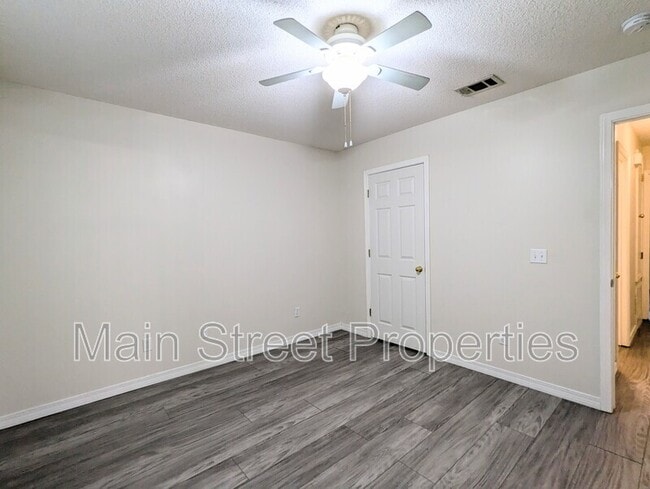 Building Photo - 7440 Chimney Pines Dr