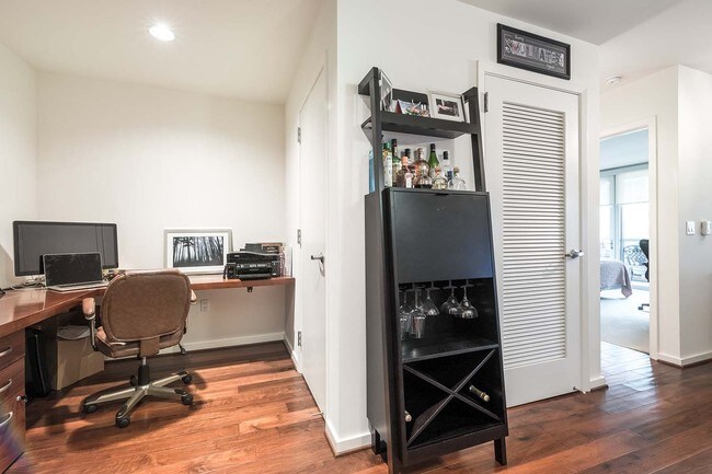 Building Photo - Luxury Condo at Park Terrace