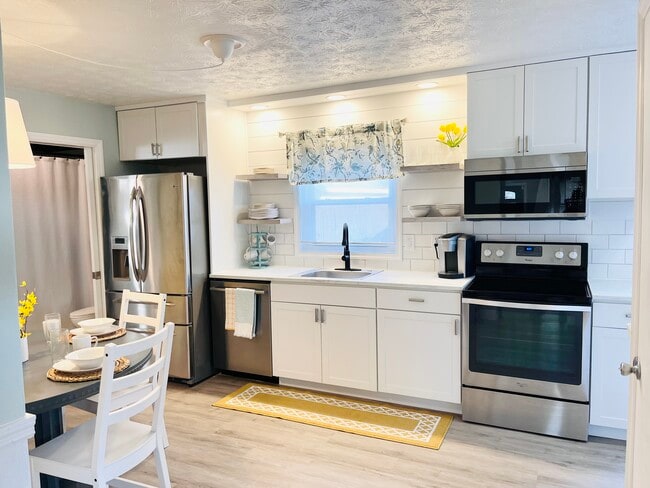 Brand new Microwave and Bosch DW. - 2802 Linden Ave