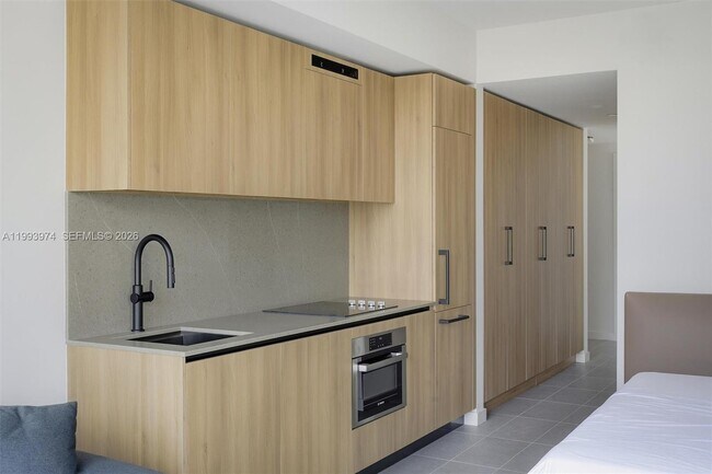 Building Photo - 121 NE 5th St