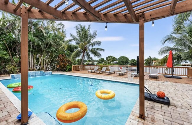 Building Photo - 3351 NW 67th St