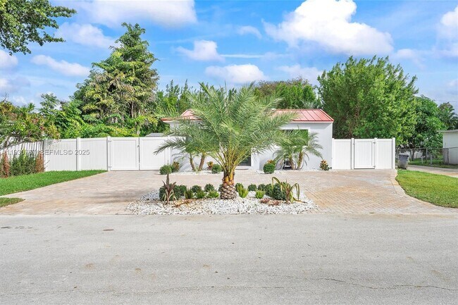 Building Photo - 1815 N 27th Ave