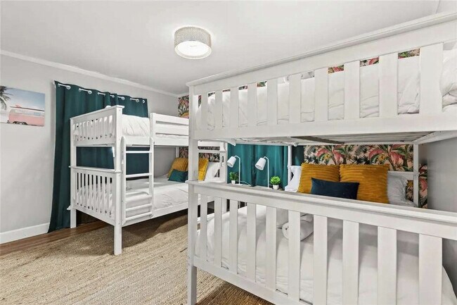 Building Photo - 1596 Idle Dr NE