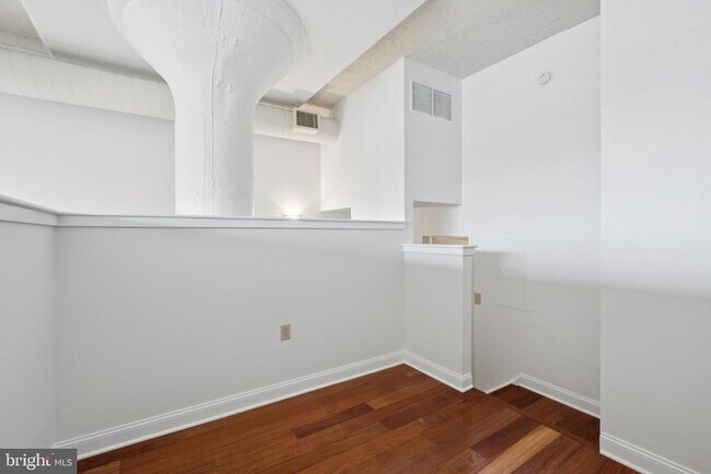 Building Photo - 2429 Locust St