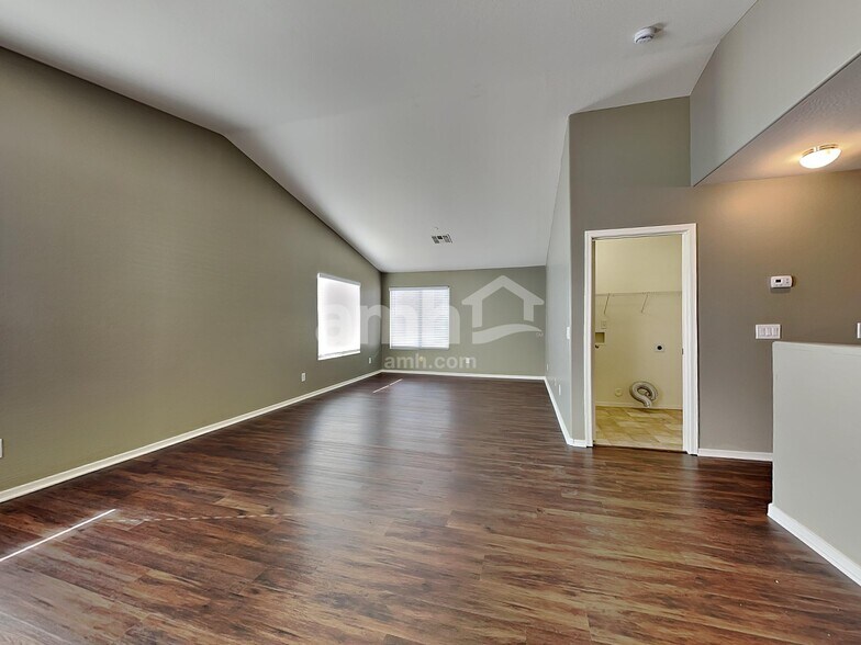 Building Photo - 14832 N 124th Ln