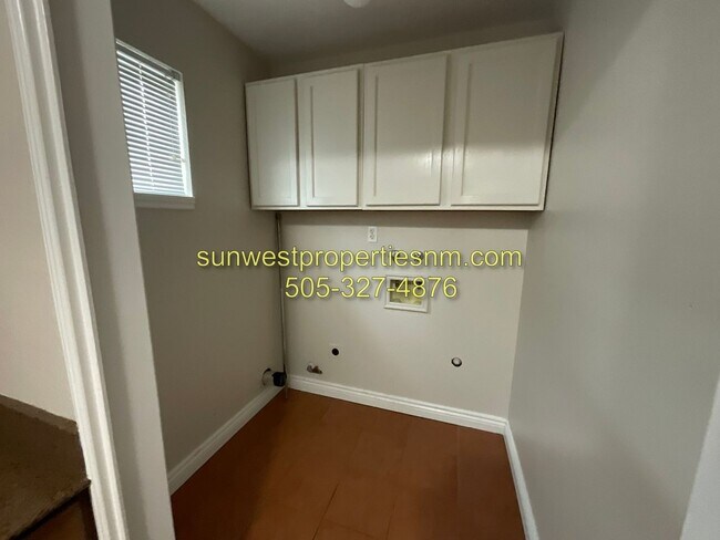 Building Photo - 3 Bedroom, 2 Bathroom with 2 Car Garage and Fenced Back Yard