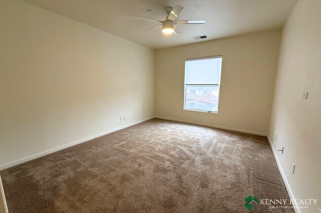 Building Photo - Townhome in the Peninsula's Most Walkable Neighborhood