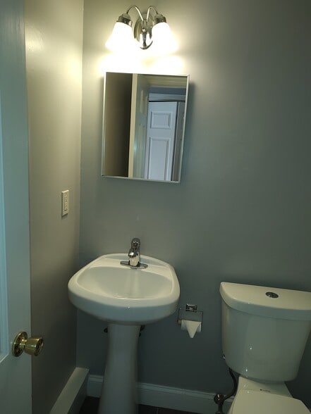 Bath - 121 Huyshope Ave