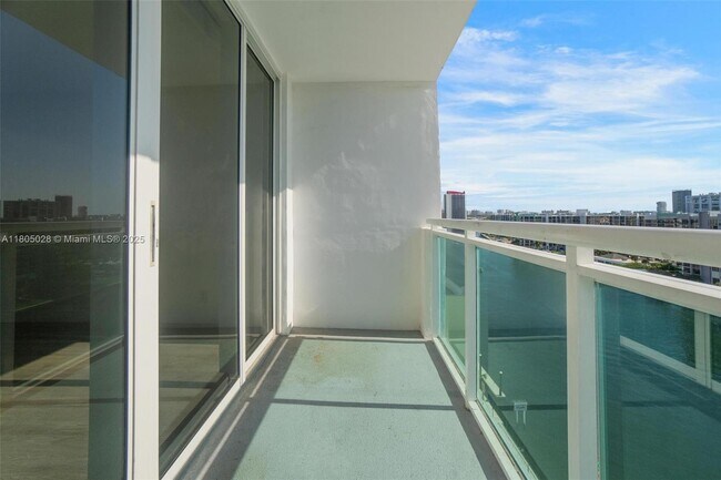 Building Photo - 3000 S Ocean Dr