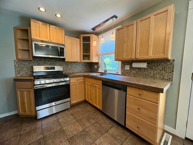 Building Photo - 2 Bedroom Rancher Available in Hershey!