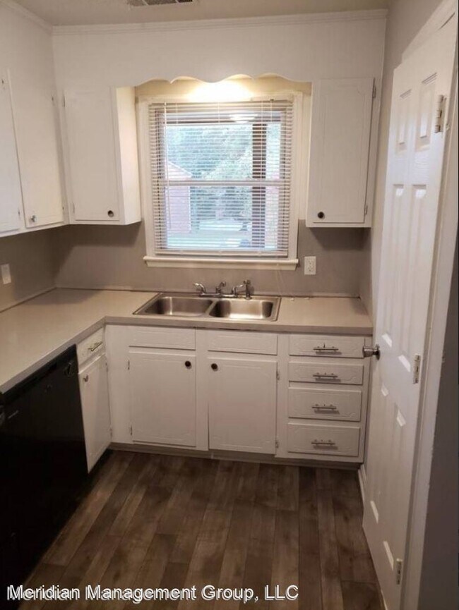 Building Photo - 2 br, 1 bath Apartment - 711 Jefferson St.