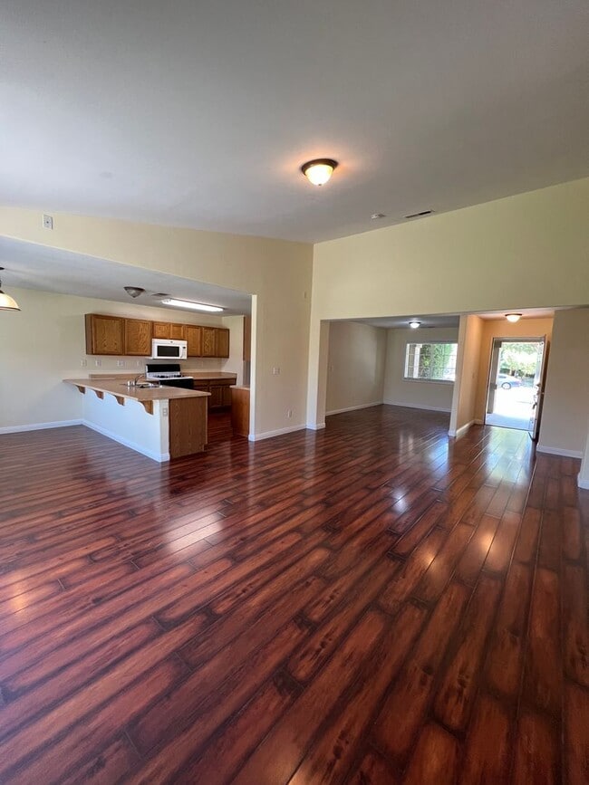 Building Photo - Beautiful NW Home for Rent 3+2 $2,300