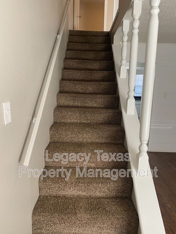 Building Photo - 1608 Sun Valley Dr