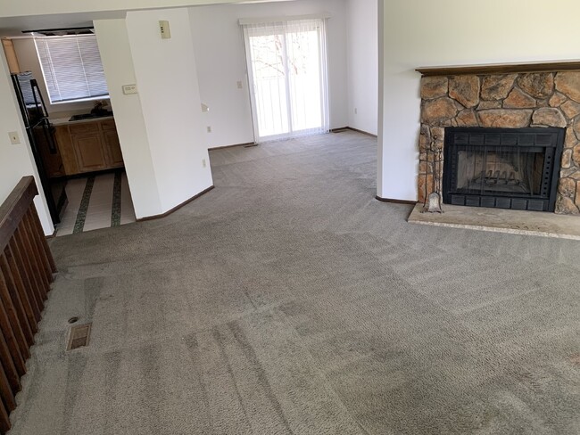 Building Photo - 2 Bdrm/2Bath with 2 Car Garage
