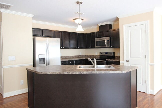 Building Photo - 120 Chandler Dr