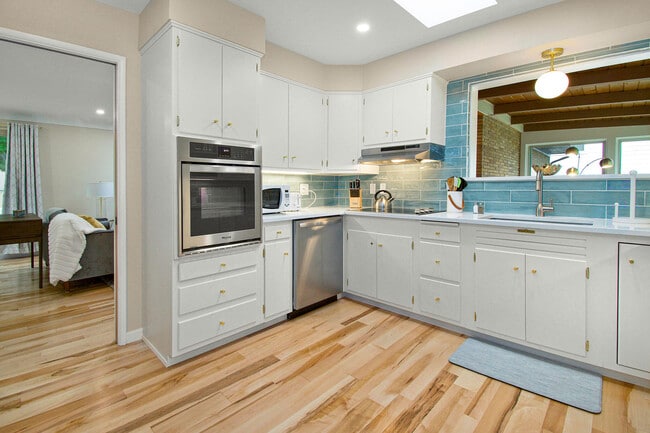 Building Photo - 1525 Arborview Blvd