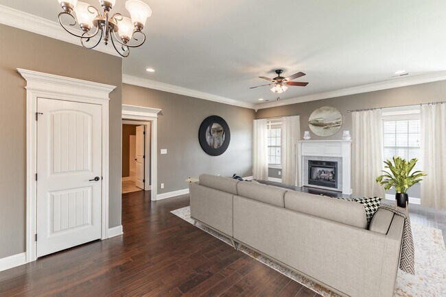 Building Photo - 13384 Hidden Valley Dr