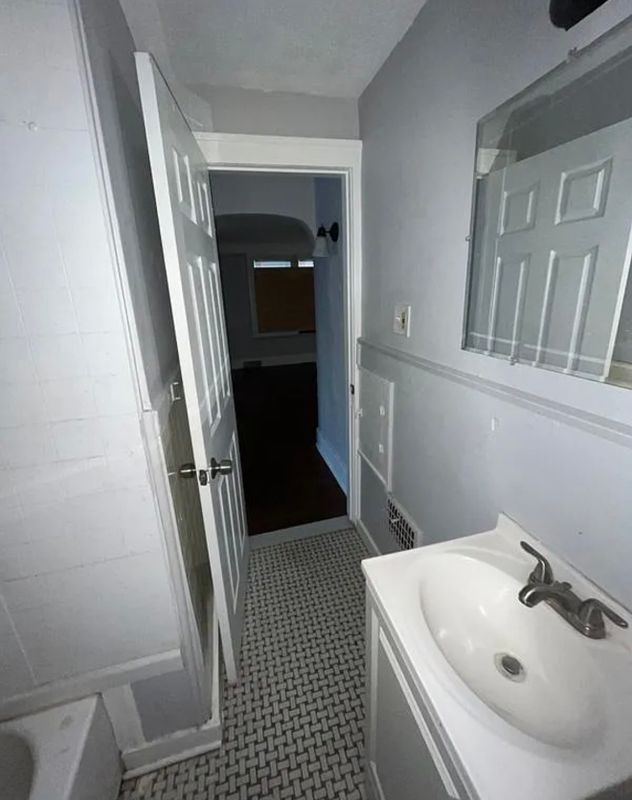 Building Photo - 5520 Haverhill St