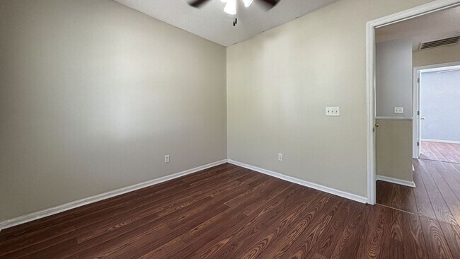 Building Photo - 3 Bedroom, 2.5 Bath - Ladson Area