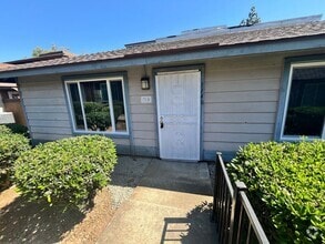 Building Photo - 3 bedroom - 1.5 bathroom single level