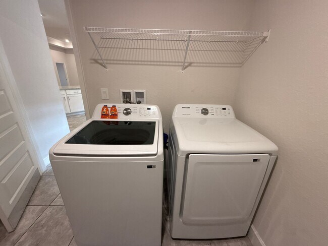 Building Photo - Truly Stunning 4-bedroom, 3-bathroom, 2 car garage in the beautiful new community of Villimar