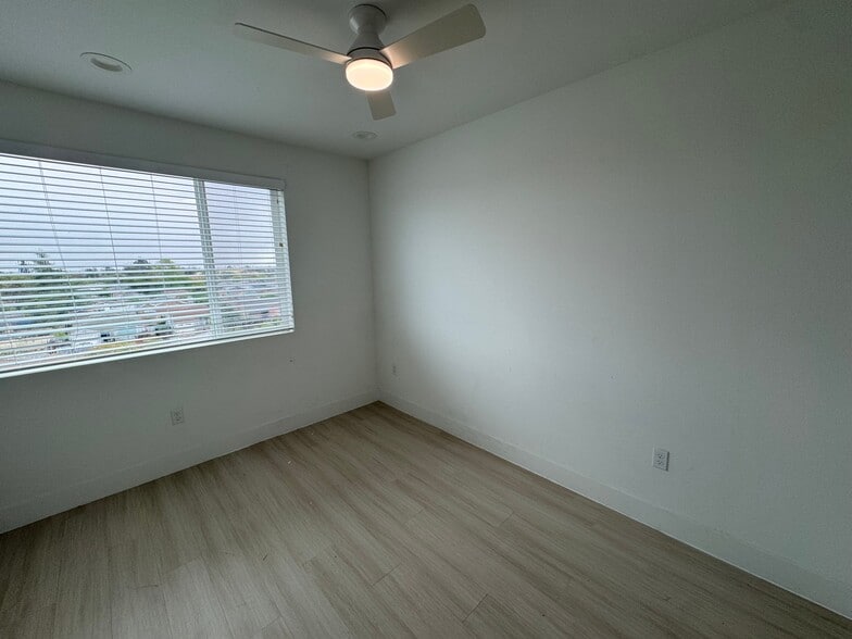 Building Photo - 9887 MacArthur Blvd