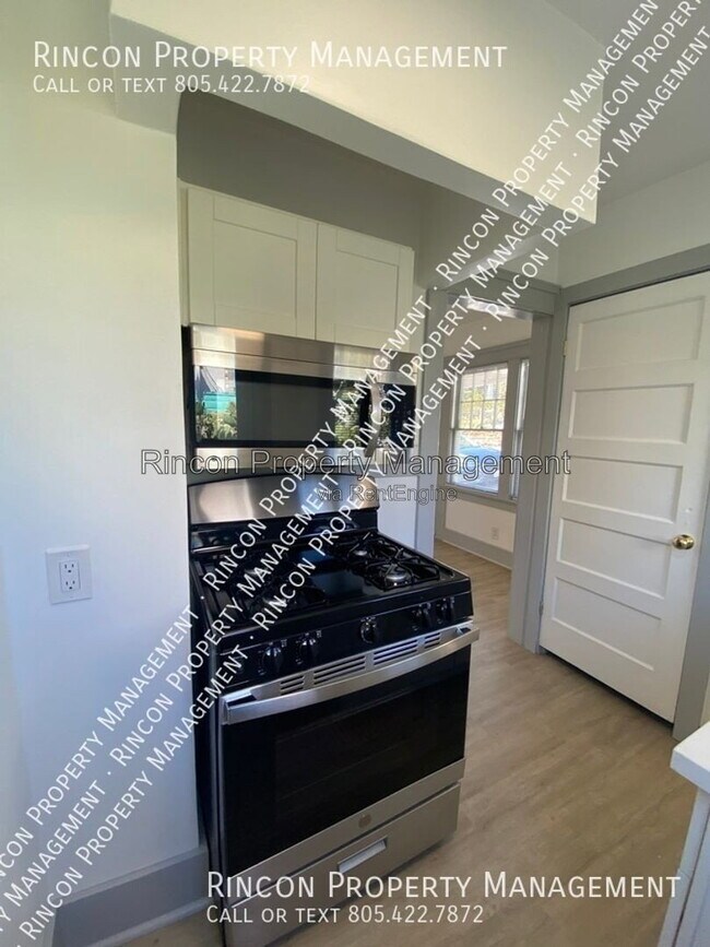 Building Photo - 658 Poli St