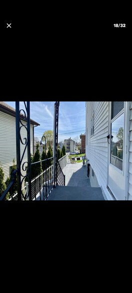 Separate Entrance - 65 Hayes St