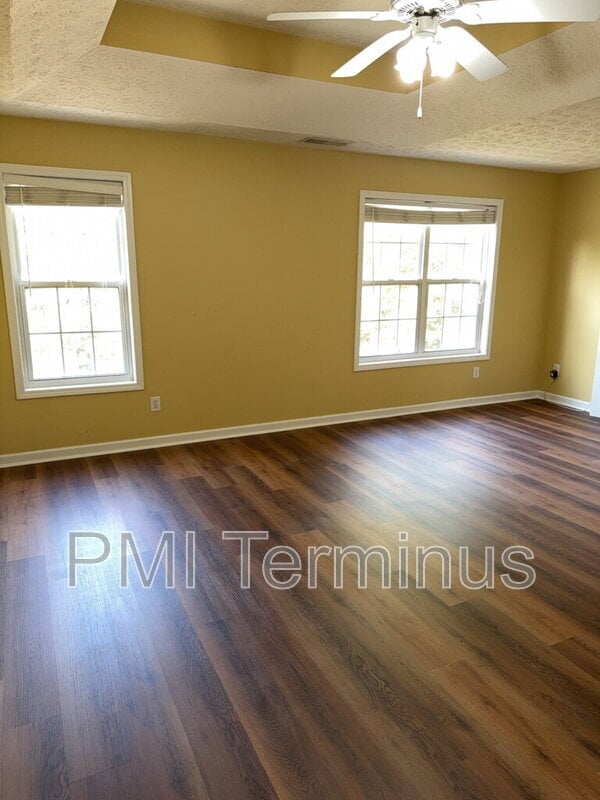 Building Photo - 6122 Farmwood Way SE