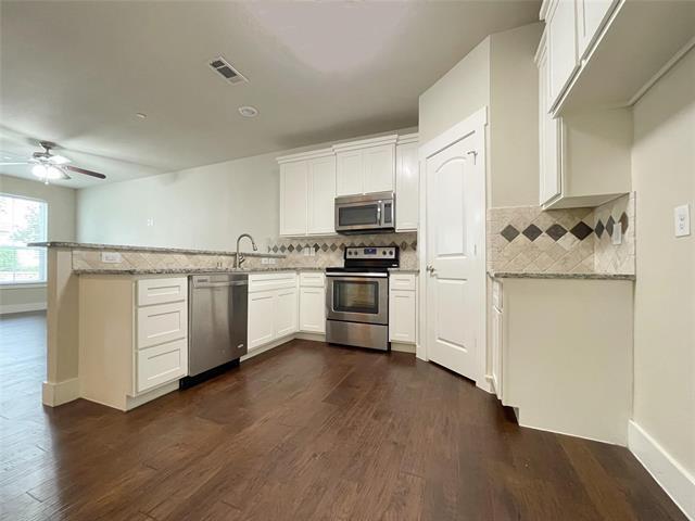 Building Photo - 207 Lily Ln