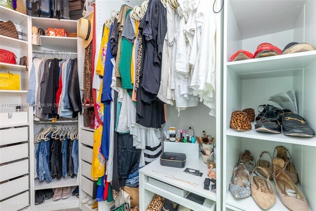 Building Photo - 690 SW 1st Ct