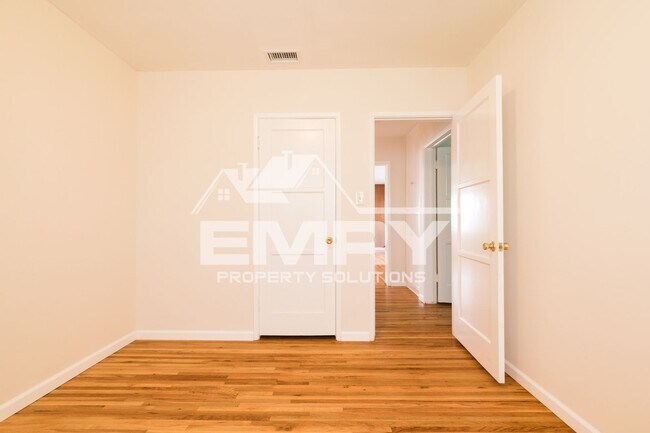 Building Photo - 4743 Levelside Ave