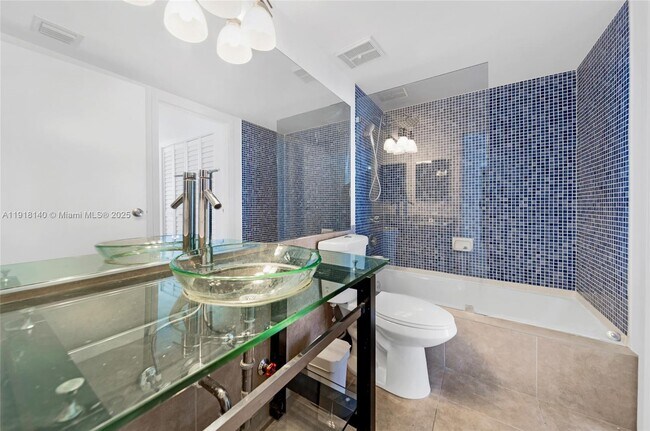 Building Photo - 7601 E Treasure Dr