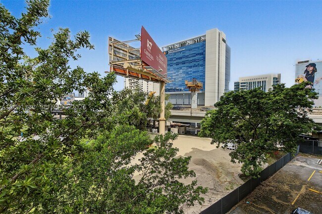 Building Photo - 1350 NW 8th Ct