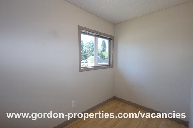 Building Photo - SE Arista Dr - 1 bedroom apartment in the ...