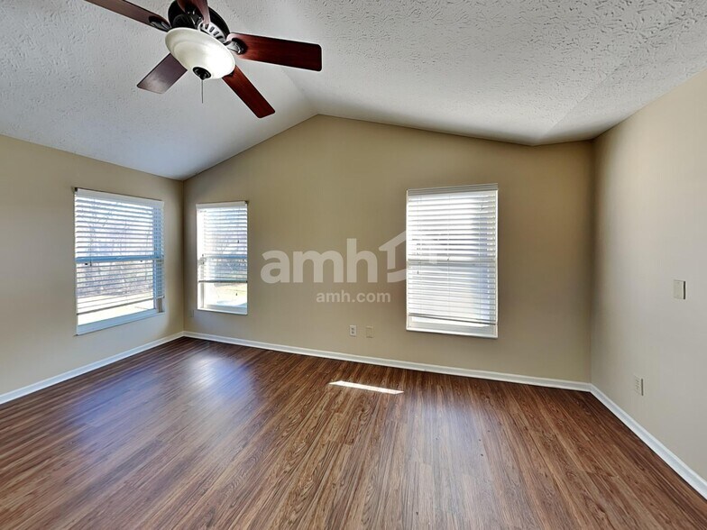 Building Photo - 12478 Thoroughbred Dr