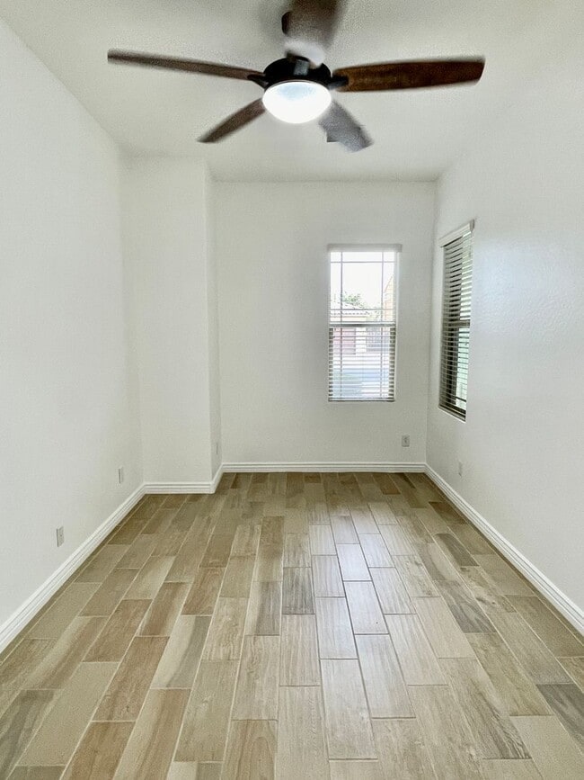 Building Photo - Gorgeous 3 Bed/2.5 Bath + Den Home In Chandler! Gated Community & Upgrades Throughout Home!