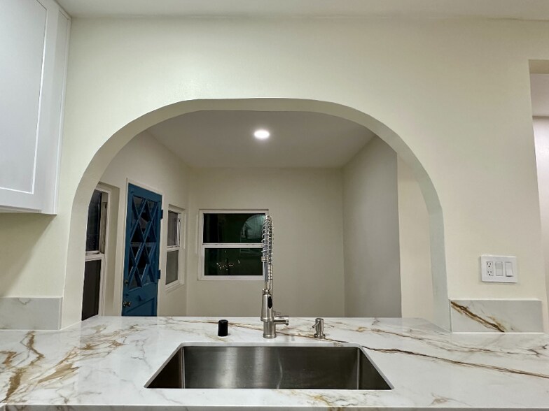 Building Photo - 7860 La Fiesta Dr