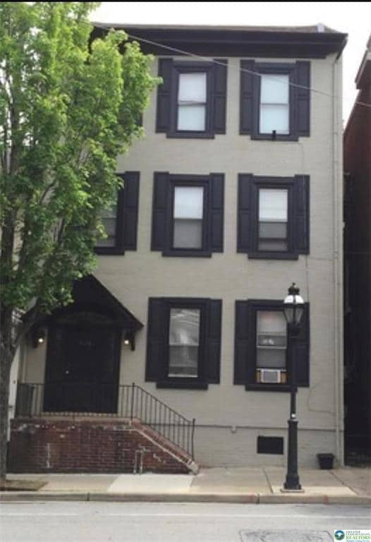 Building Photo - 636 N New St