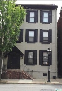 Building Photo - 636 N New St