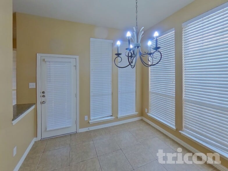 Building Photo - 7729 Glencrest Dr