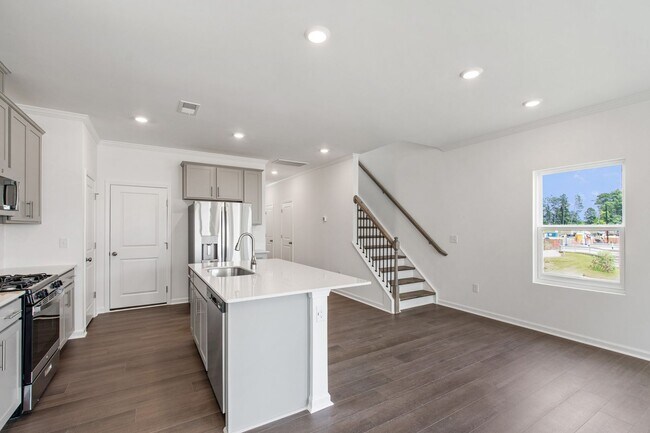 Building Photo - Spacious End-Unit 3-Bedroom Townhome in Pr...