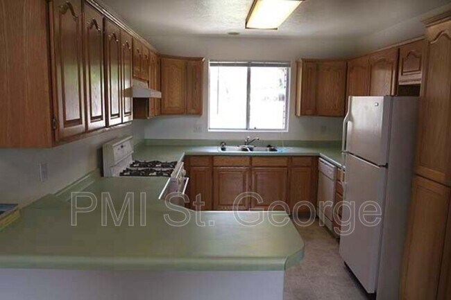 Building Photo - 2605 E 700 N